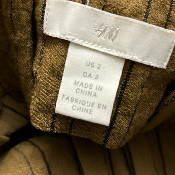 4/$15 | H&M | High Waisted Pinstripe Paperbag Skirt - Picture 12 of 12